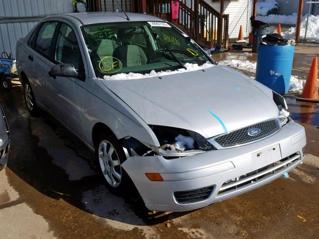 1FAFP34N65W180320 - 2005 FORD FOCUS ZX4 SILVER photo 1