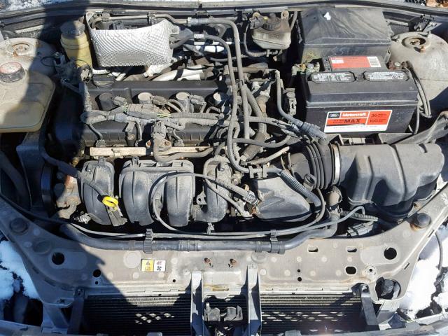 1FAFP34N65W180320 - 2005 FORD FOCUS ZX4 SILVER photo 7