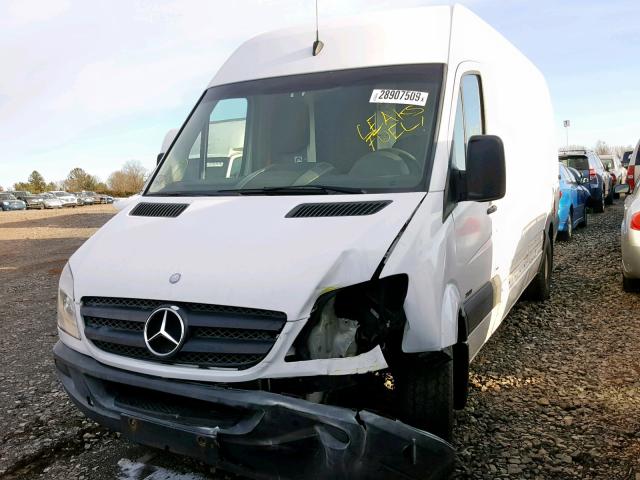 WD3PE8CB4B5575164 - 2011 MERCEDES-BENZ SPRINTER 2 WHITE photo 2