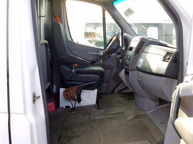 WD3PE8CB4B5575164 - 2011 MERCEDES-BENZ SPRINTER 2 WHITE photo 5