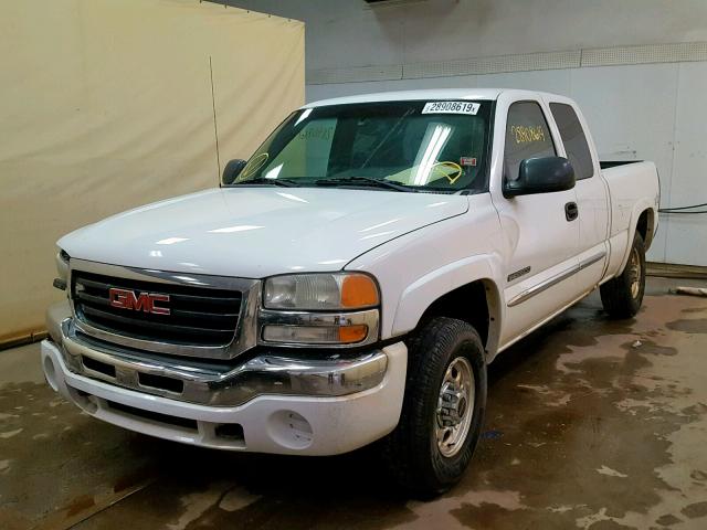 1GTGK29U03Z107642 - 2003 GMC NEW SIERRA WHITE photo 2