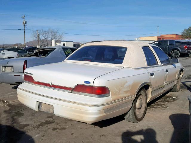 2FACP74W0PX104912 - 1993 FORD CROWN VICT WHITE photo 4