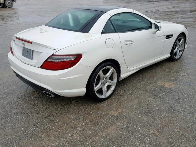 WDDPK3JA2GF118596 - 2016 MERCEDES-BENZ SLK 300 WHITE photo 4