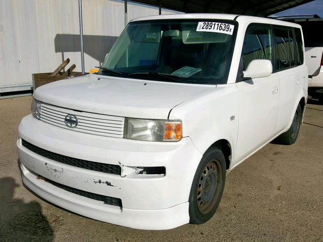 JTLKT324554008200 - 2005 TOYOTA SCION XB WHITE photo 2
