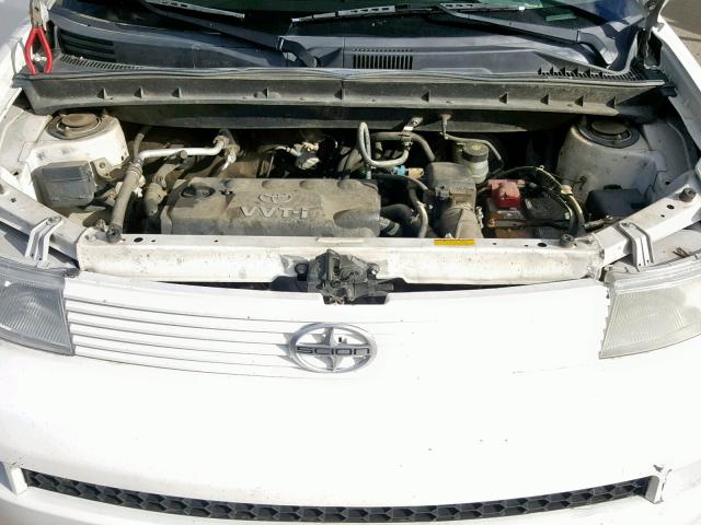 JTLKT324554008200 - 2005 TOYOTA SCION XB WHITE photo 7