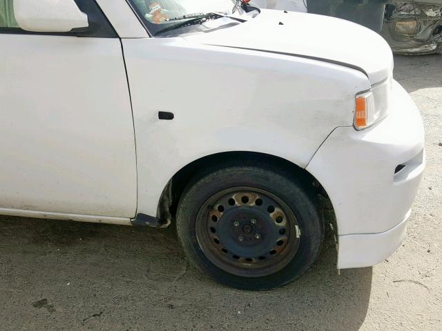 JTLKT324554008200 - 2005 TOYOTA SCION XB WHITE photo 9