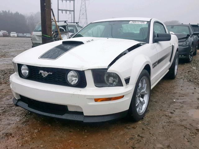 1ZVHT82H885185678 - 2008 FORD MUSTANG GT WHITE photo 2