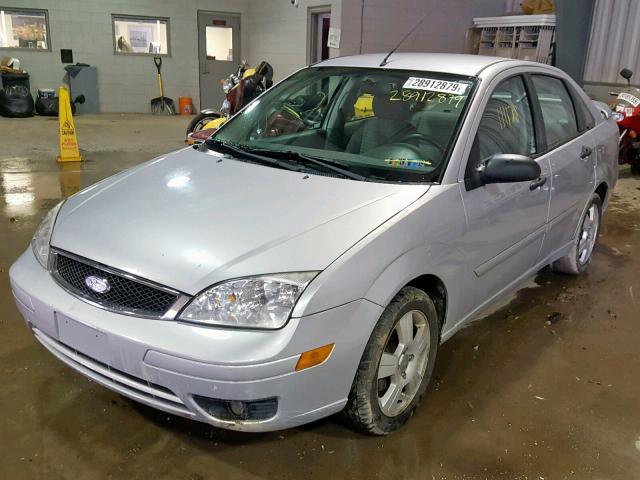 1FAFP34N25W298672 - 2005 FORD FOCUS ZX4 GRAY photo 2