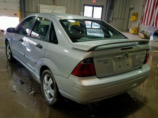 1FAFP34N25W298672 - 2005 FORD FOCUS ZX4 GRAY photo 3