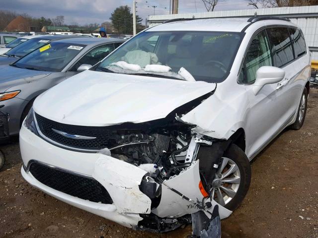 2C4RC1BG4JR143801 - 2018 CHRYSLER PACIFICA T WHITE photo 2