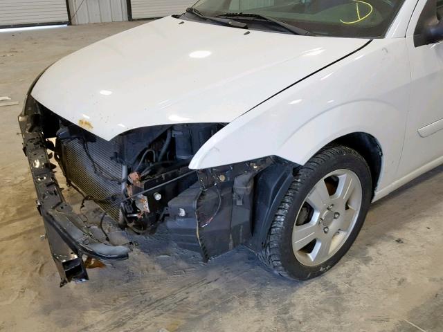 1FAHP37N27W339860 - 2007 FORD FOCUS ZX5 WHITE photo 9