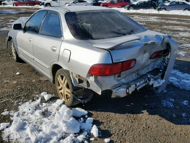 JH4DB7657YS000468 - 2000 ACURA INTEGRA LS SILVER photo 3