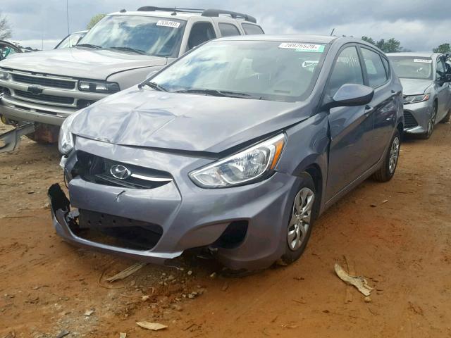 KMHCT5AE5HU334536 - 2017 HYUNDAI ACCENT SE GRAY photo 2