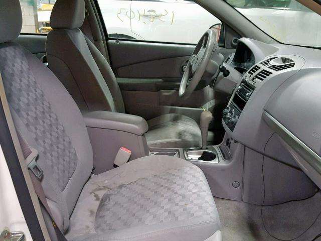 1G1ZT54845F174050 - 2005 CHEVROLET MALIBU LS WHITE photo 5