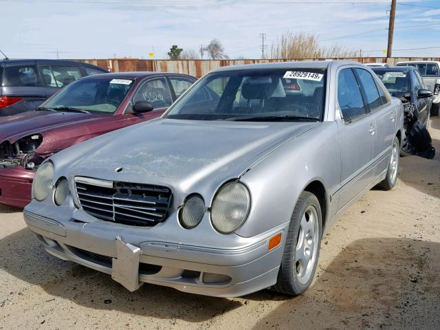 WDBJF70J31B225988 - 2001 MERCEDES-BENZ E 430 SILVER photo 2