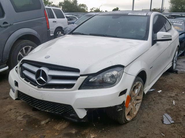 WDDGJ4HB7CF855911 - 2012 MERCEDES-BENZ C 250 WHITE photo 2