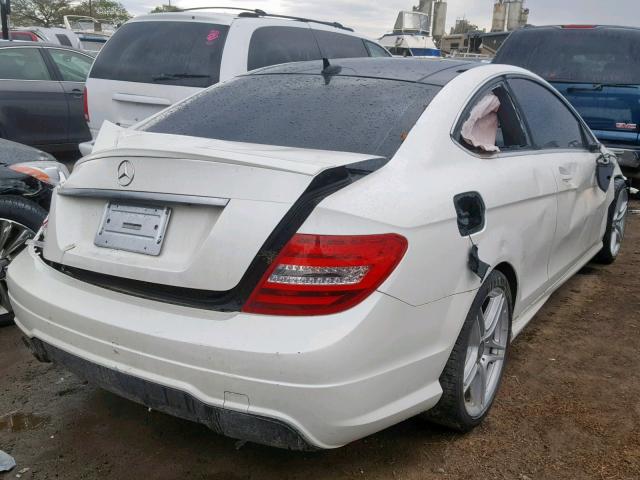 WDDGJ4HB7CF855911 - 2012 MERCEDES-BENZ C 250 WHITE photo 4