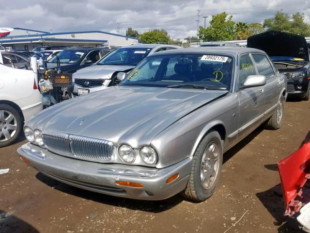 SAJHX6240WC835252 - 1998 JAGUAR XJ8 L SILVER photo 2