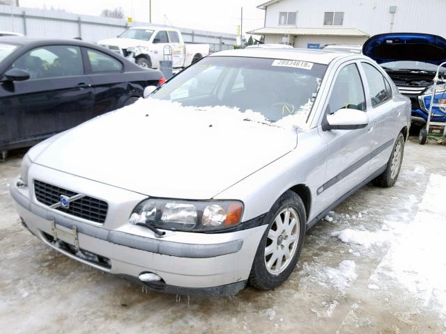 YV1RS61R922193834 - 2002 VOLVO S60 SILVER photo 2