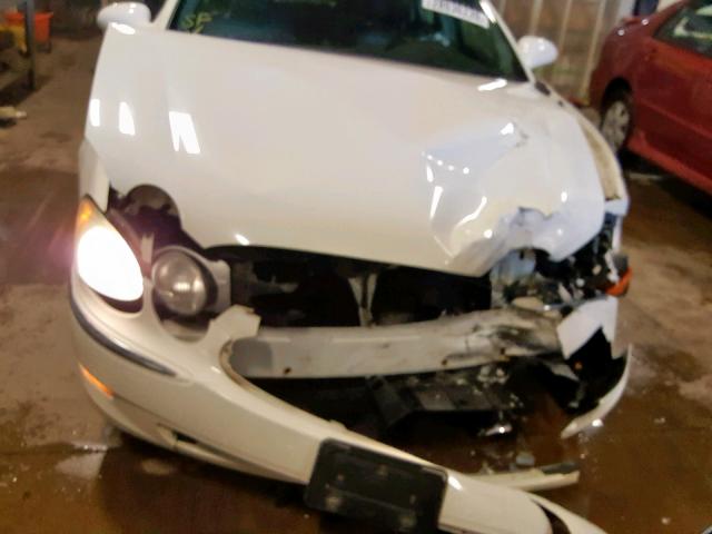 2G4WD562651324114 - 2005 BUICK LACROSSE C WHITE photo 9