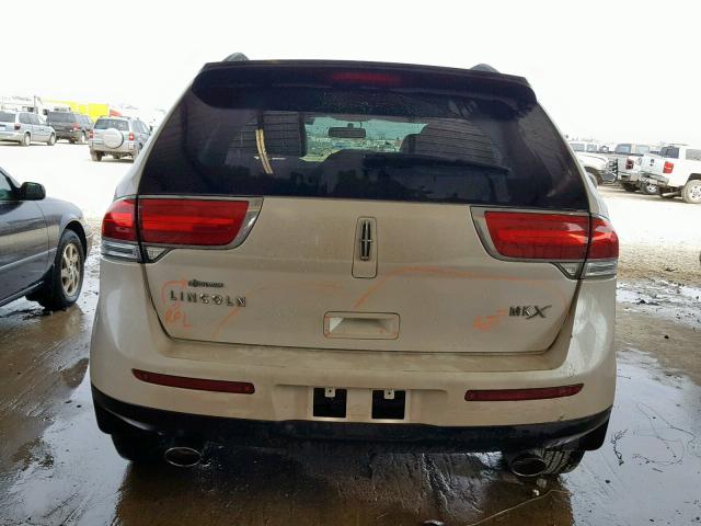 2LMDJ6JK2FBL27315 - 2015 LINCOLN MKX WHITE photo 9