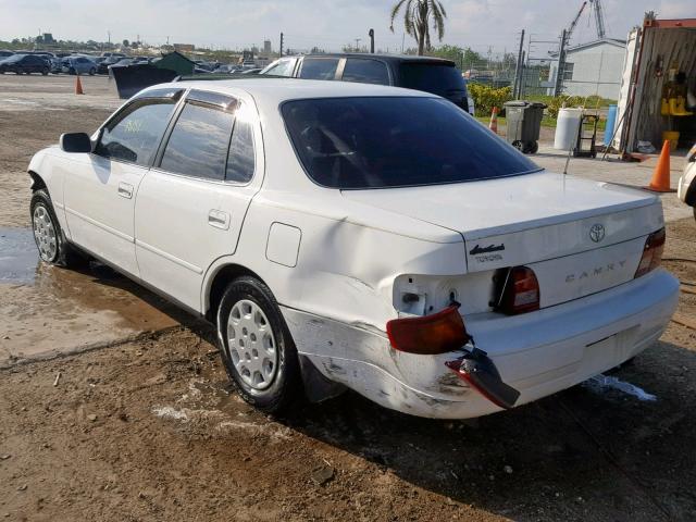 4T1BG12K3TU675231 - 1996 TOYOTA CAMRY DX WHITE photo 3