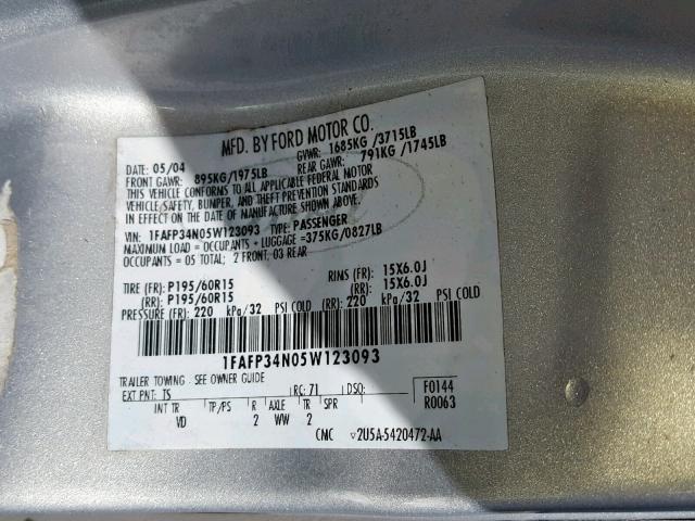 1FAFP34N05W123093 - 2005 FORD FOCUS ZX4 SILVER photo 10