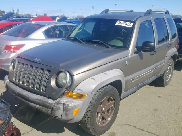 1J4GL38K05W682681 - 2005 JEEP LIBERTY RE BEIGE photo 2