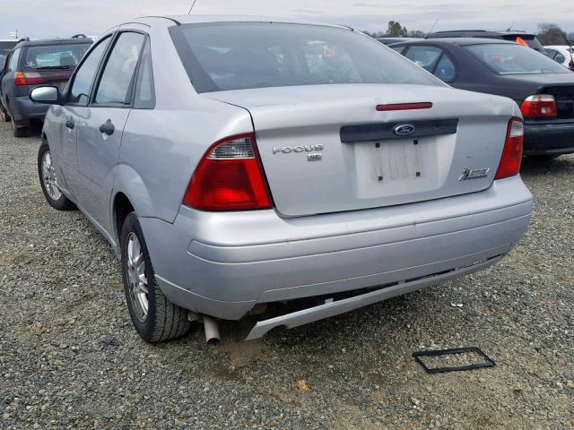 1FAHP34N07W140486 - 2007 FORD FOCUS ZX4 SILVER photo 3