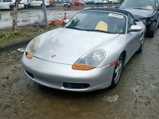 WP0CA2987WU623325 - 1998 PORSCHE BOXSTER SILVER photo 2