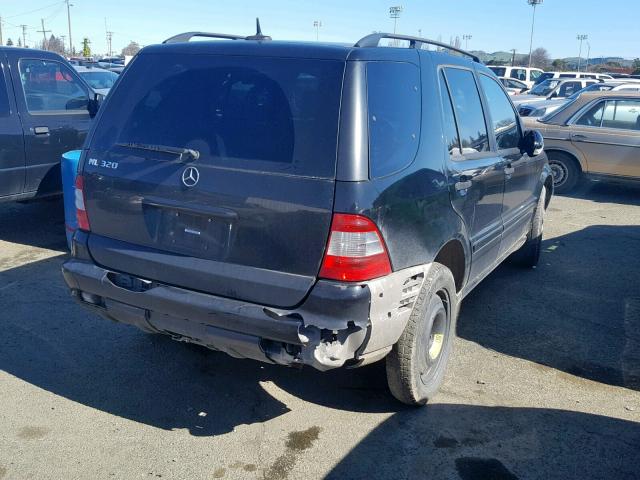 4JGAB54EX2A306598 - 2002 MERCEDES-BENZ ML 320 BLACK photo 4