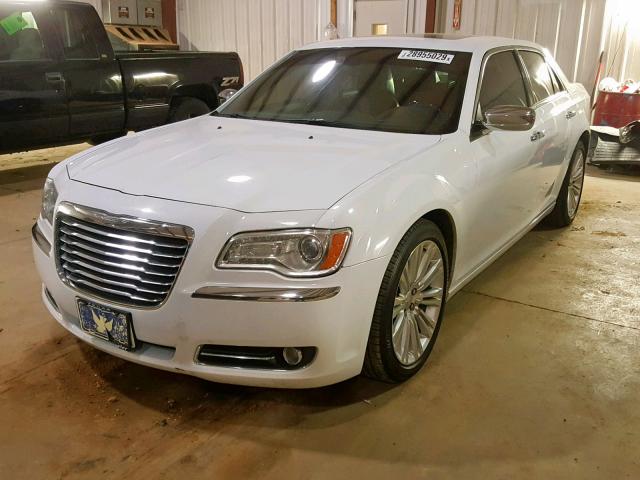 2C3CCAET6CH104090 - 2012 CHRYSLER 300C WHITE photo 2