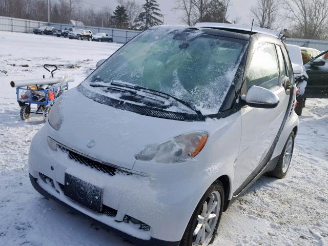 WMEEK31X09K213479 - 2009 SMART FORTWO PAS WHITE photo 2