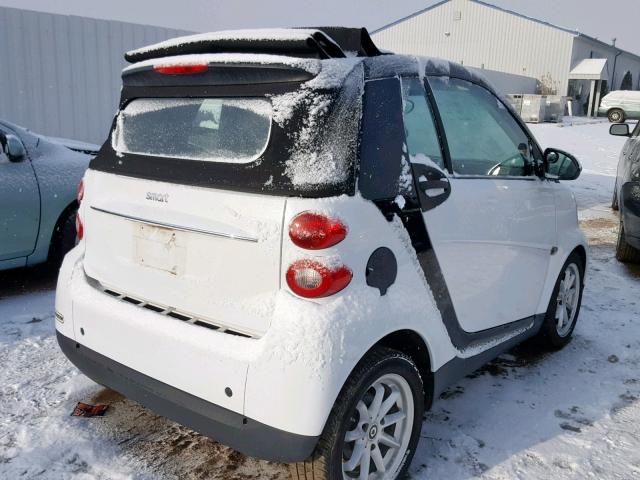 WMEEK31X09K213479 - 2009 SMART FORTWO PAS WHITE photo 4