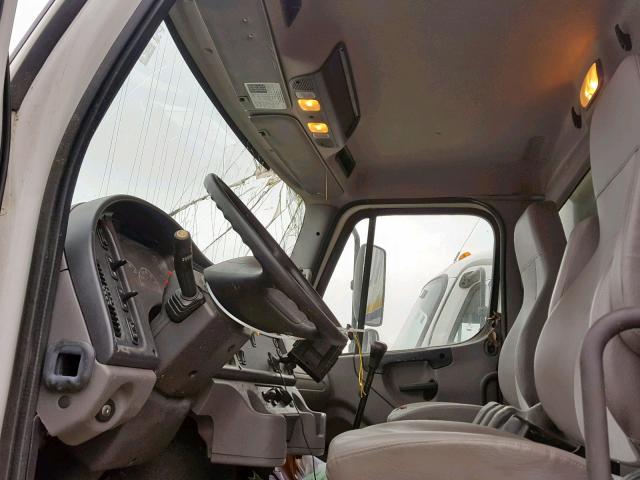 3ALACXCY3FDGP9520 - 2015 FREIGHTLINER M2 106 MED WHITE photo 5
