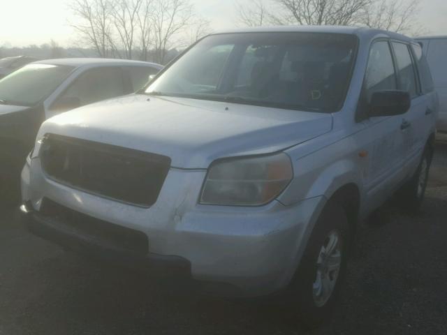 5FNYF28117B015063 - 2007 HONDA PILOT LX SILVER photo 2