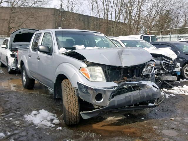 1N6AD07WX6C420596 - 2006 NISSAN FRONTIER C SILVER photo 1