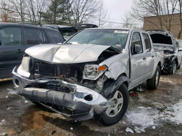 1N6AD07WX6C420596 - 2006 NISSAN FRONTIER C SILVER photo 2