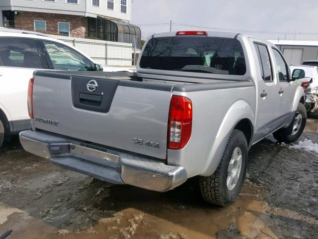 1N6AD07WX6C420596 - 2006 NISSAN FRONTIER C SILVER photo 4