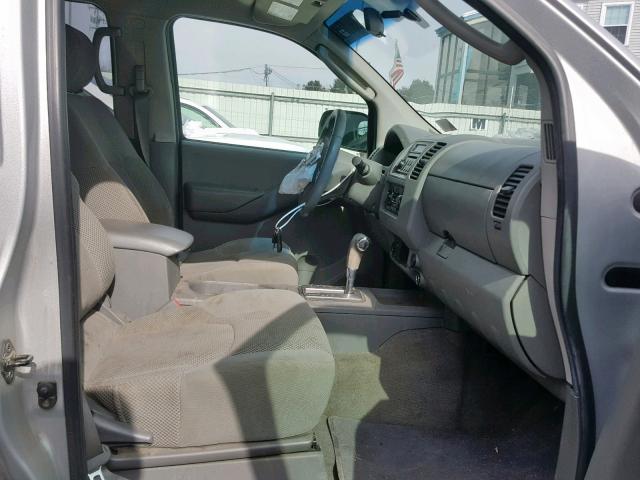 1N6AD07WX6C420596 - 2006 NISSAN FRONTIER C SILVER photo 5