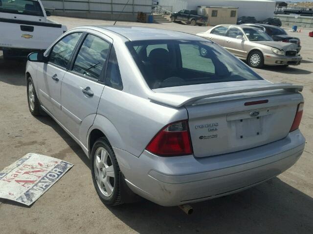 1FAHP34N77W113625 - 2007 FORD FOCUS ZX4 SILVER photo 3