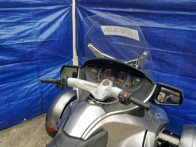 2BXJBWC16CV002245 - 2012 CAN-AM SPYDER ROA SILVER photo 5