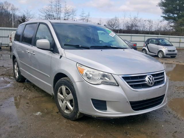 2V4RW3D16AR159161 - 2010 VOLKSWAGEN ROUTAN SE SILVER photo 1