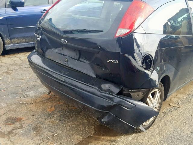 3FAFP31N55R115045 - 2005 FORD FOCUS ZX3 BLACK photo 9