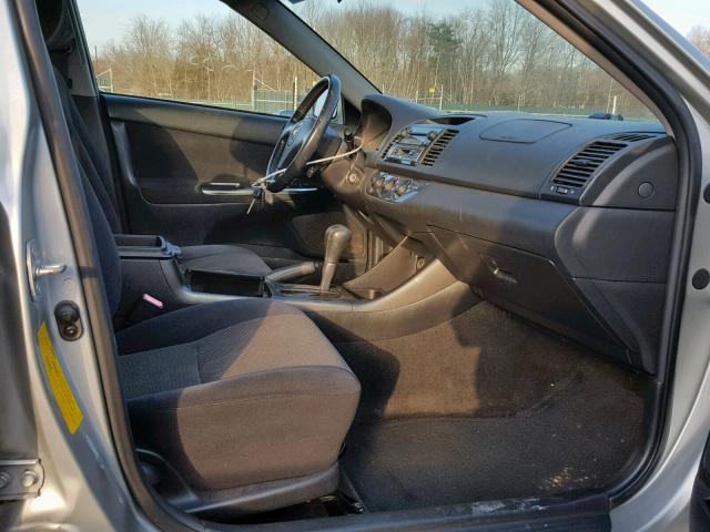 JTDBF30KX20079223 - 2002 TOYOTA CAMRY LE SILVER photo 5