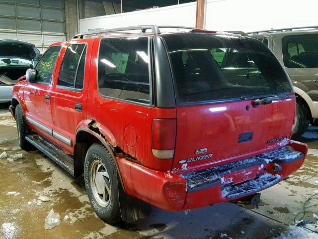 1GNDT13W012121574 - 2001 CHEVROLET BLAZER RED photo 3