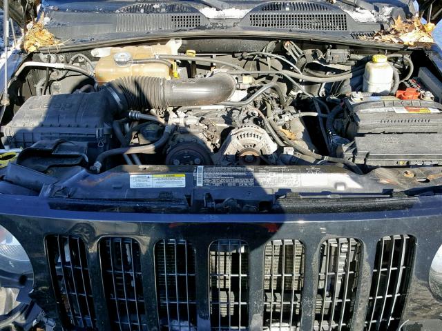 1J4GL38K75W632893 - 2005 JEEP LIBERTY RE BLACK photo 7