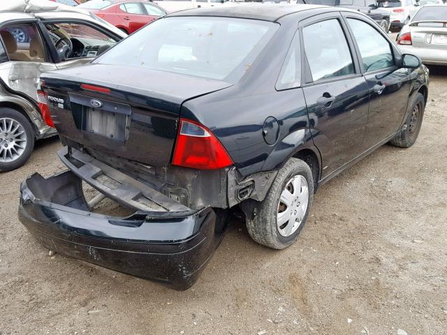 1FAFP34NX7W161580 - 2007 FORD FOCUS ZX4 BLACK photo 4