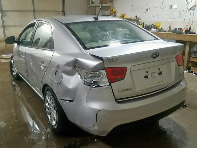 KNAFU4A27D5647183 - 2013 KIA FORTE EX SILVER photo 3