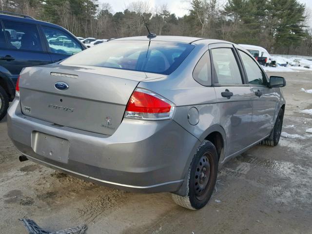 1FAHP34N98W282370 - 2008 FORD FOCUS S/SE GRAY photo 4